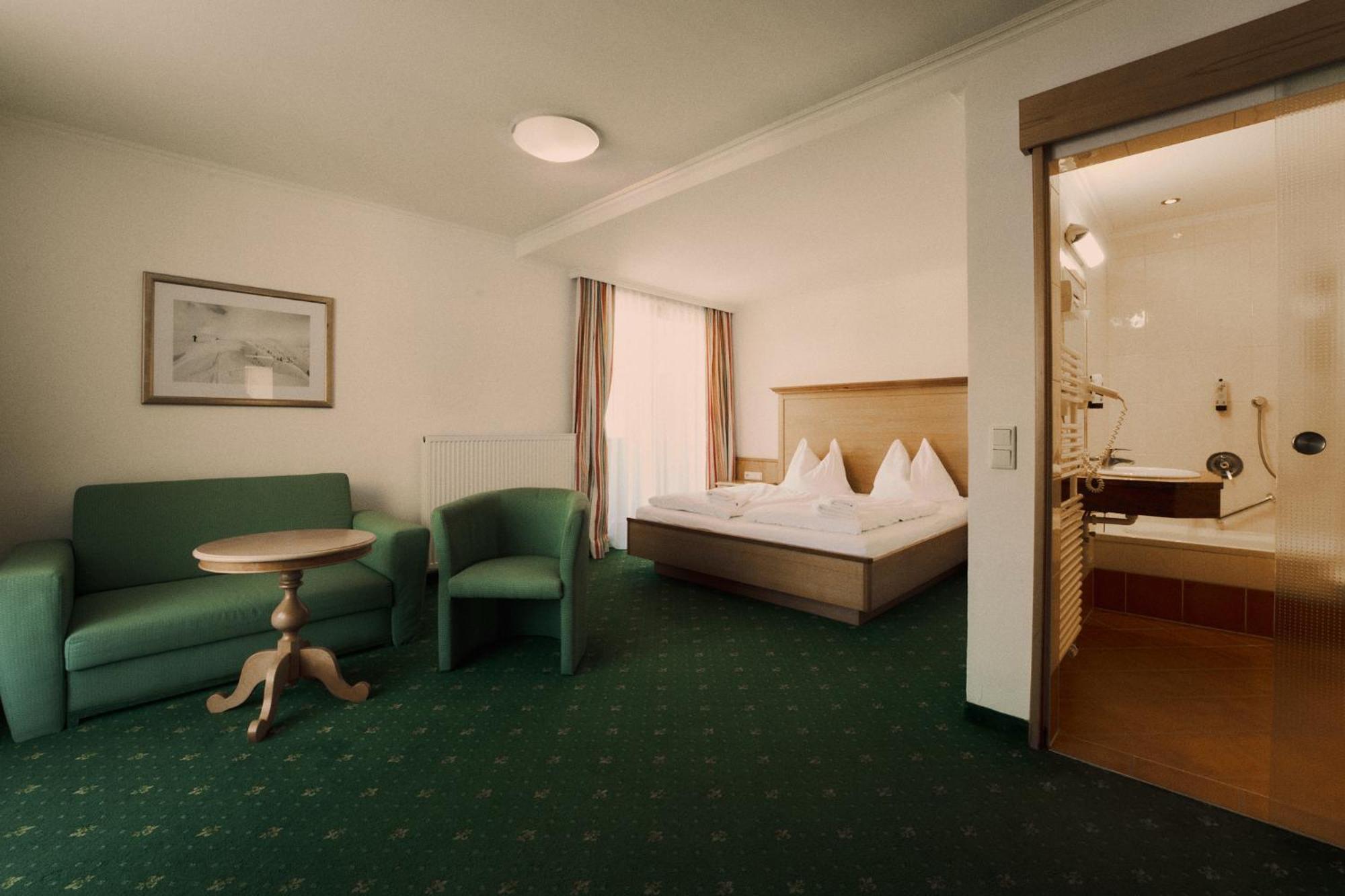 Hotel Martini Kaprun - Including Summercard Exterior foto