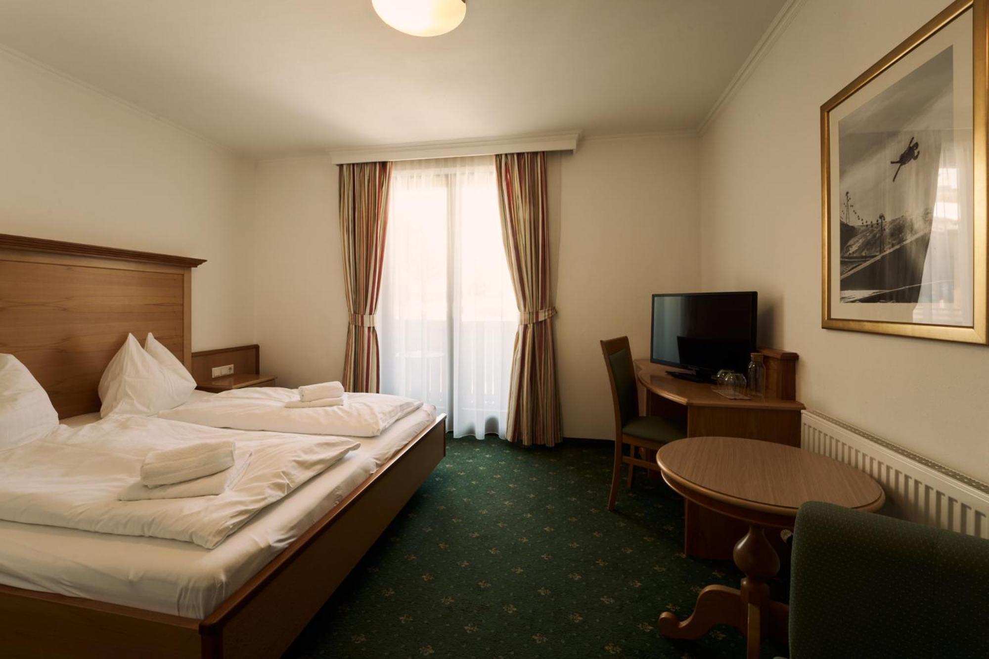 Hotel Martini Kaprun - Including Summercard Exterior foto