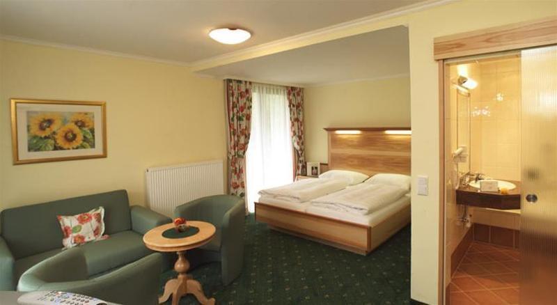 Hotel Martini Kaprun - Including Summercard Exterior foto
